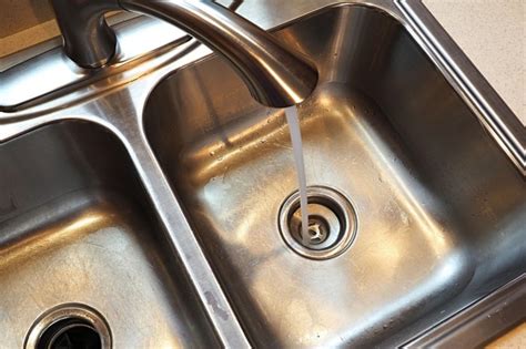 How to Unclog a Kitchen Sink with Garbage Disposal: Delving into the Nuances of Household Plumbing